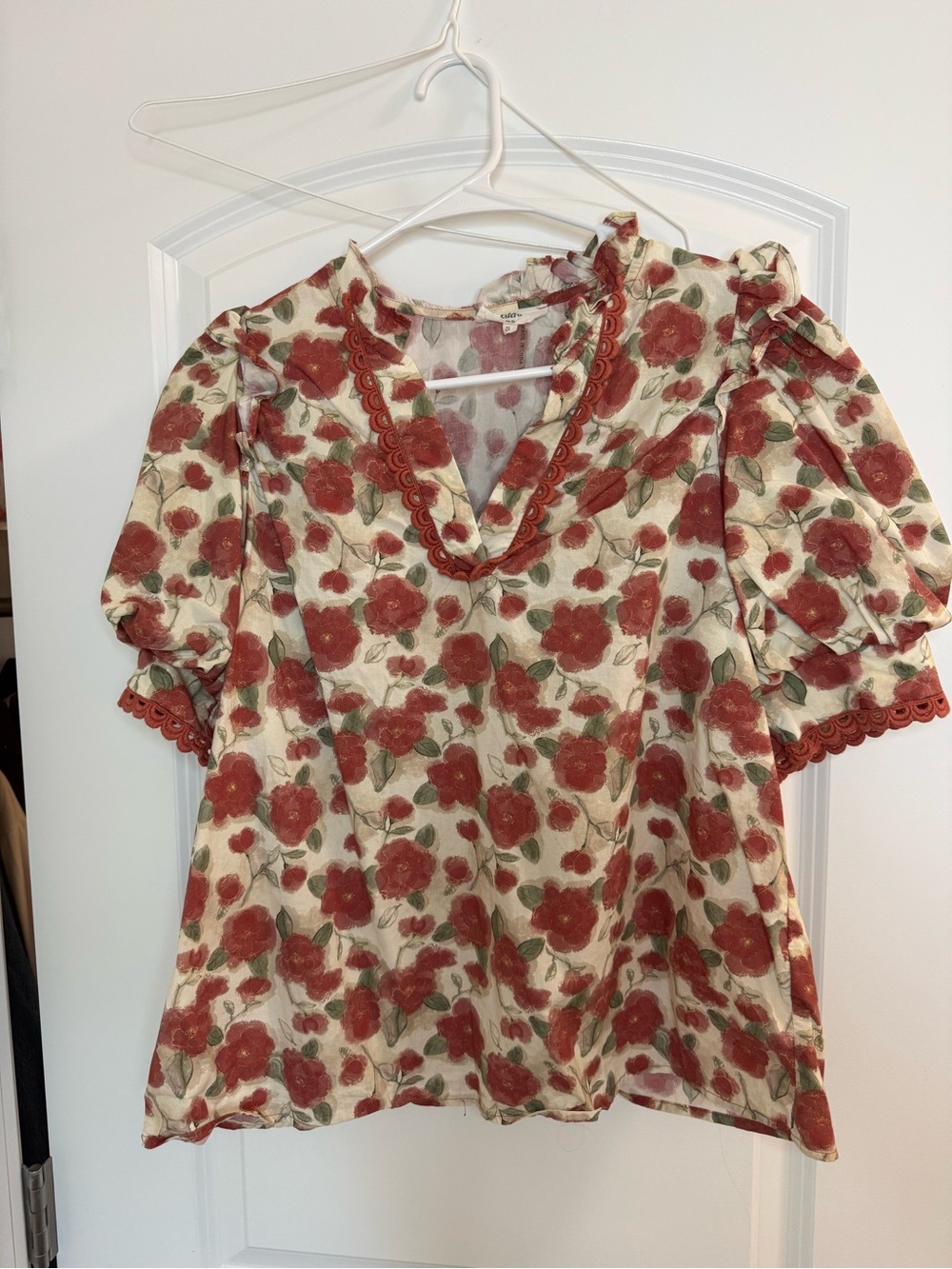 entro Cream Floral Puff-Sleeve V-Neck Top with Rust Trim
